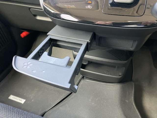 �V�t�g���o�[�����ɂ͈����o�����̃h�����N�z���_�[���L��܂��B