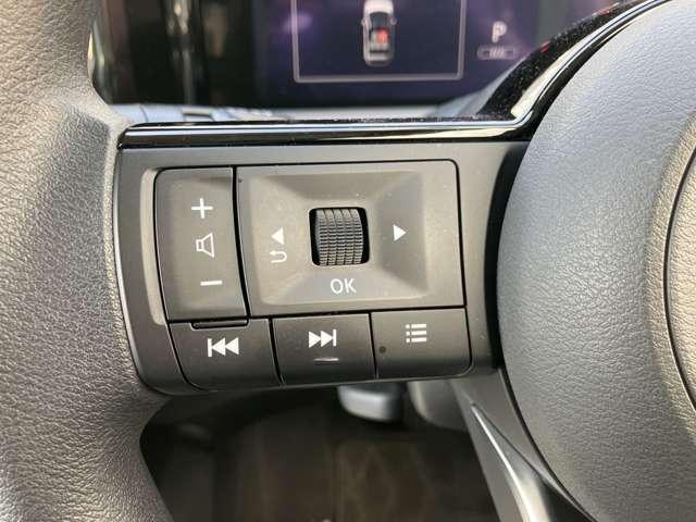 �n���h���̉E���ɂ̓v���p�C���b�g�̃X�C�b�`����������Ă��܂��B�������H�őO�ԂɒǏ]�N���[�Y�i�A�N�Z���E�u���[�L�E�n���h������j���ł��ĉ^�]�̔����y�����܂��B