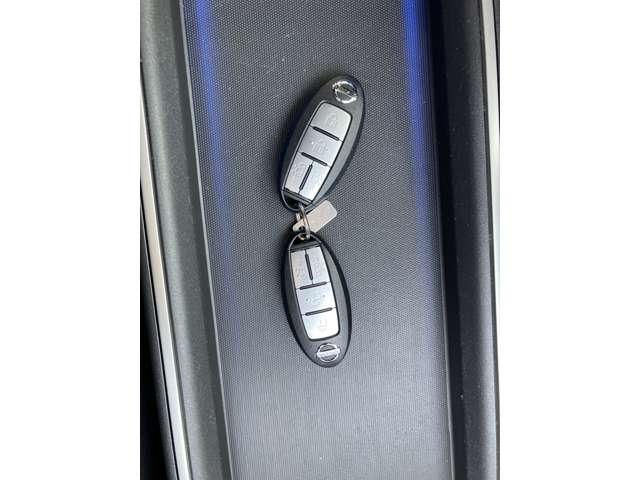 �C���e���W�F���g�L�[�@�L�[���|�P�b�g�Ȃǂɓ���Ă����΁A���N�G�X�g�X�C�b�`�����������ŁA�h�A�̃��b�N�E�A�����b�N���ł��G���W���̎n���E��~���L�[�����o�����ƂȂ��ł��܂��B