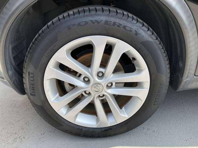 �����̂P�V�C���`�A���~�z�C�[���𑕒����Ă���܂��B�^�C���T�C�Y�͂Q�P�T�^�T�T�q�P�V�ł��B