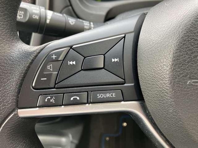 �n���h���̉E���ɂ̓A�_�v�e�B�u�N���[�Y�R���g���[���̃X�C�b�`����������Ă��܂��B�������H�őO�ԂɒǏ]�N���[�Y�i�A�N�Z���E�u���[�L�E����j���ł��ĉ^�]�̔����y�����܂��B