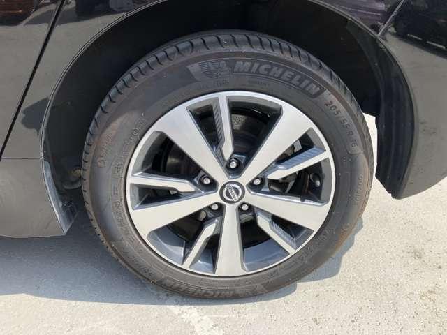 �����̂P�U�C���`�A���~�z�C�[���𑕒����Ă���܂��B�^�C���T�C�Y�͂Q�O�T�^�T�T�q�P�U�ł��B