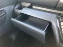 助手席側収納。上下に分かれていてたっぷり収納できますので便利ですよ。