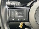 ステアリングの左側に、オーディオの操作ができるスイッチを装備しています。ハンドルから手を離さず操作できて便利です。