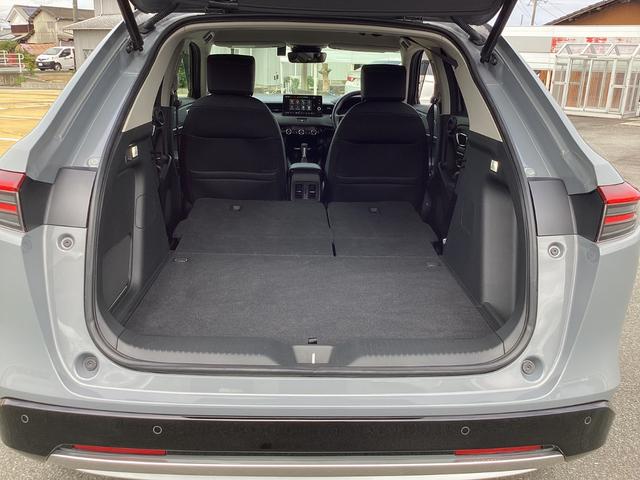ヴェゼル ｅ：ＨＥＶＺ　当社デモカー・ＨＯＮＤＡＣＯＮＮＥＣＴディスプレー＋ＥＴＣ２．０＋ワイヤレス充電器・運転席助手席シートヒーター・後退出庫サポート・ハンズフリーアクセスパワーテールゲート・マルチビューカメラ　スマキ（22枚目）