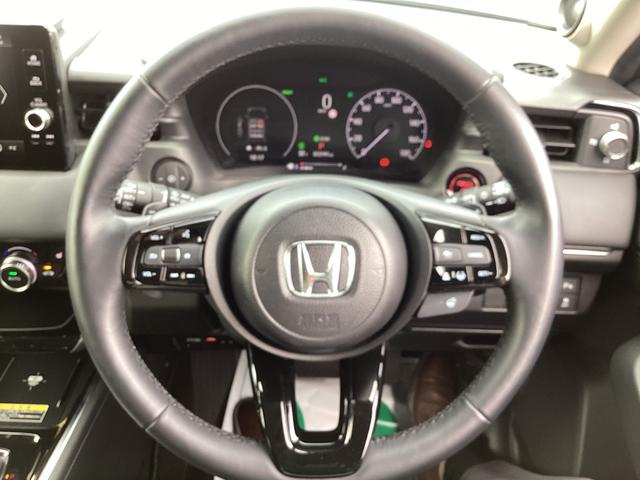 ヴェゼル ｅ：ＨＥＶＺ　当社デモカー・ＨＯＮＤＡＣＯＮＮＥＣＴディスプレー＋ＥＴＣ２．０＋ワイヤレス充電器・運転席助手席シートヒーター・後退出庫サポート・ハンズフリーアクセスパワーテールゲート・マルチビューカメラ　スマキ（24枚目）
