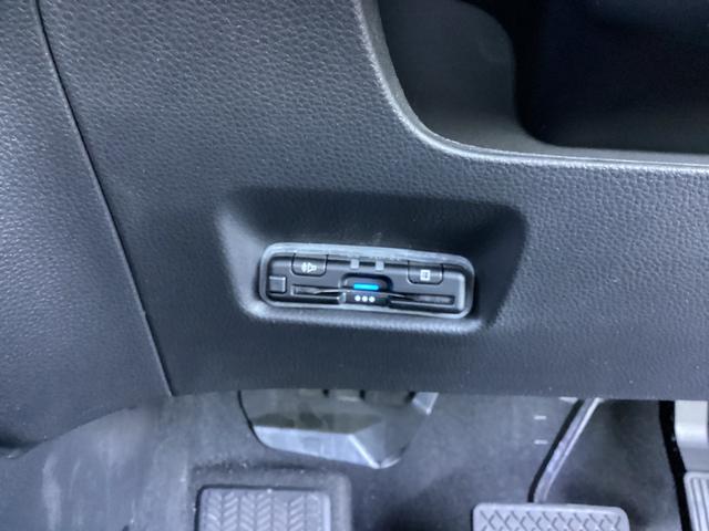 フィット ｅ：ＨＥＶホームブラックスタイル　当社デモカー・ディスプレイオーディオ／ＨＤＭＩ／ＵＳＢ／Ｂｌｕｅｔｏｏｔｈ接続・リアカメラ・前後ドラレコ・ＥＴＣ・ＬＥＤヘッドライト・衝突軽減ブレーキ・クルーズコントロール・スマートキー　Ｂカメラ（13枚目）