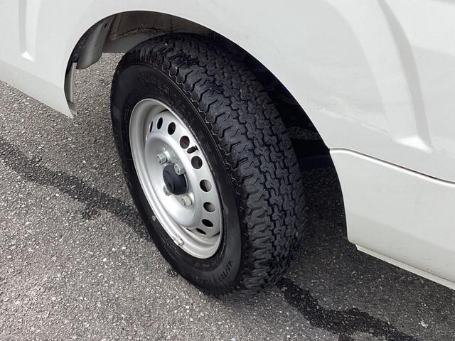 ハイゼットトラック スタンダード　当社代車使用車両・５ＭＴ・４ＷＤ・スマアシ・エアコン・パワステ・ラジオ　整備記録簿有　ＷエアＢ　コーナーセンサ　Ａストップ　パートタイム４ＷＤ　横滑り防止装置　オートエアコン　エアバック　禁煙車（13枚目）