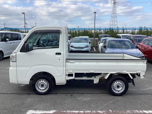 ハイゼットトラック スタンダード　当社代車使用車両・５ＭＴ・４ＷＤ・スマアシ・エアコン・パワステ・ラジオ　整備記録簿有　ＷエアＢ　コーナーセンサ　Ａストップ　パートタイム４ＷＤ　横滑り防止装置　オートエアコン　エアバック　禁煙車（14枚目）