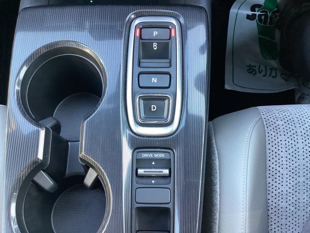 シビック e:HEVEX 当社デモカー・9インチコネクトナビ・パノラミックサンルーフ・前後ドラレコ・ワイヤレス充電/BOSEプレミアムサウンド・パワーシート・LEDヘッドライト・衝突軽減ブレーキ・クルーズコントロール Bカメラ(14枚目)