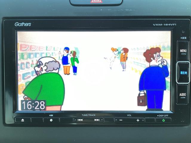 フリードハイブリッド ハイブリッド・Ｇホンダセンシング　ワンオーナー・７人乗り・ナビ・リアカメラ・ＬＥＤヘッドライト・衝突軽減ブレーキ・クルーズコントロール・スマートキー・ＥＴＣ・オートエアコン・　キーフリーシステム　１オ－ナ－　記録簿　ＤＶＤ再生可能（7枚目）