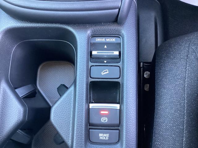 ヴェゼル ｅ：ＨＥＶＸ　ワンオーナー・ディスプレイオーディオ・リアカメラ・ＥＴＣ・ＬＥＤヘッドライト・衝突軽減ブレーキ・クルーズコントロール・スマートキー・電子パーキング・ブレーキホールド　ＡＡＣ　スマ－トキ－　誤発進抑制（7枚目）