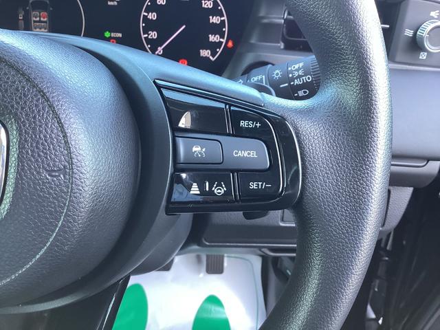 ヴェゼル ｅ：ＨＥＶＸ　ワンオーナー・ディスプレイオーディオ・リアカメラ・ＥＴＣ・ＬＥＤヘッドライト・衝突軽減ブレーキ・クルーズコントロール・スマートキー・電子パーキング・ブレーキホールド　ＡＡＣ　スマ－トキ－　誤発進抑制（10枚目）