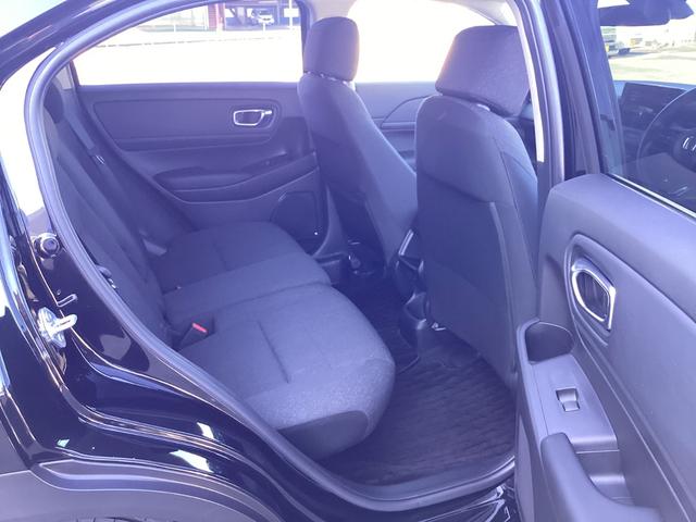 ヴェゼル ｅ：ＨＥＶＸ　ワンオーナー・ディスプレイオーディオ・リアカメラ・ＥＴＣ・ＬＥＤヘッドライト・衝突軽減ブレーキ・クルーズコントロール・スマートキー・電子パーキング・ブレーキホールド　ＡＡＣ　スマ－トキ－　誤発進抑制（16枚目）