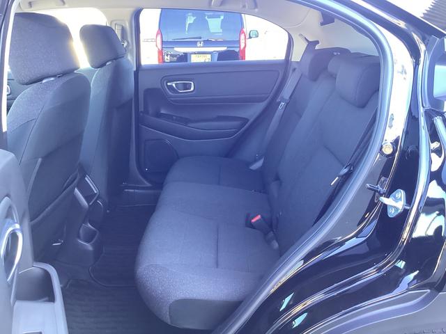 ヴェゼル ｅ：ＨＥＶＸ　ワンオーナー・ディスプレイオーディオ・リアカメラ・ＥＴＣ・ＬＥＤヘッドライト・衝突軽減ブレーキ・クルーズコントロール・スマートキー・電子パーキング・ブレーキホールド　ＡＡＣ　スマ－トキ－　誤発進抑制（18枚目）