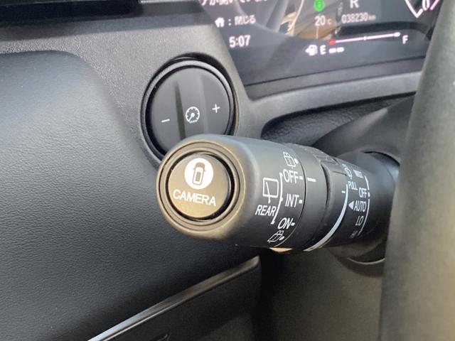 ヴェゼル ｅ：ＨＥＶＺ　ワンオーナー・ナビ・マルチビューカメラ・ワイヤレス充電・ＥＴＣ・パワーバックドア・ＬＥＤヘッドライト・衝突軽減ブレーキ・クルーズコントロール・スマートキー・シートヒーター　パノラミックビューモニター（7枚目）