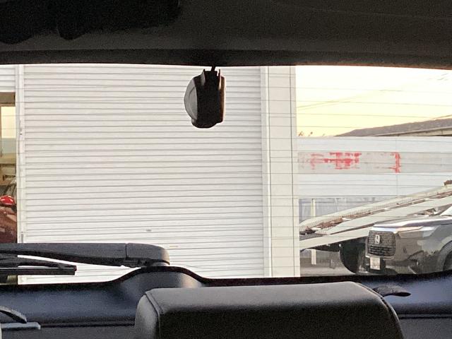 ヴェゼル ｅ：ＨＥＶＺ　ワンオーナー・ナビ・マルチビューカメラ・ワイヤレス充電・ＥＴＣ・パワーバックドア・ＬＥＤヘッドライト・衝突軽減ブレーキ・クルーズコントロール・スマートキー・シートヒーター　パノラミックビューモニター（13枚目）