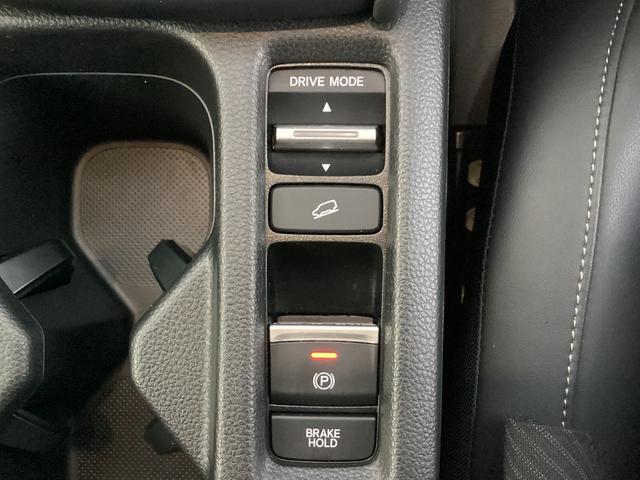 ヴェゼル ｅ：ＨＥＶＺ　ワンオーナー・ナビ・マルチビューカメラ・ワイヤレス充電・ＥＴＣ・パワーバックドア・ＬＥＤヘッドライト・衝突軽減ブレーキ・クルーズコントロール・スマートキー・シートヒーター　パノラミックビューモニター（15枚目）