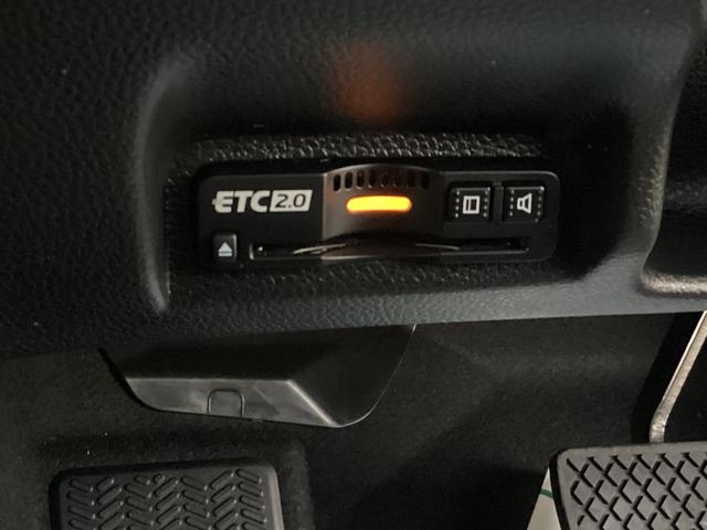 ヴェゼル ｅ：ＨＥＶＺ　ワンオーナー・ナビ・マルチビューカメラ・ワイヤレス充電・ＥＴＣ・パワーバックドア・ＬＥＤヘッドライト・衝突軽減ブレーキ・クルーズコントロール・スマートキー・シートヒーター　パノラミックビューモニター（16枚目）