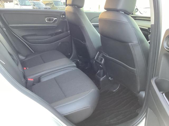 ヴェゼル ｅ：ＨＥＶＺ　ワンオーナー・ナビ・マルチビューカメラ・ワイヤレス充電・ＥＴＣ・パワーバックドア・ＬＥＤヘッドライト・衝突軽減ブレーキ・クルーズコントロール・スマートキー・シートヒーター　パノラミックビューモニター（22枚目）