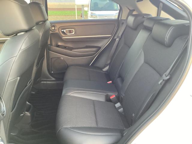 ヴェゼル ｅ：ＨＥＶＺ　ワンオーナー・ナビ・マルチビューカメラ・ワイヤレス充電・ＥＴＣ・パワーバックドア・ＬＥＤヘッドライト・衝突軽減ブレーキ・クルーズコントロール・スマートキー・シートヒーター　パノラミックビューモニター（24枚目）