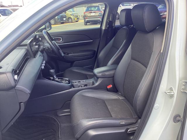 ヴェゼル e:HEVZ HONDACONNECTナビゲーション ドライブレコーダー前後 ETC マルチビューカメラ 後退出庫サポート 運転席助手席シートヒーター ワイヤレス充電器 18インチアルミホイール スマキ Dレコ(21枚目)