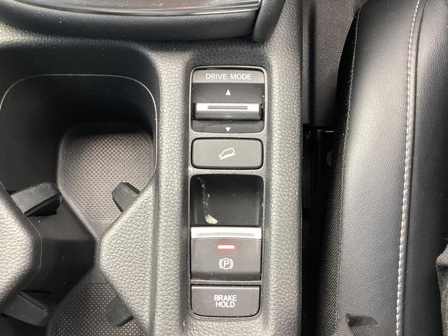 ヴェゼル e:HEVZ HONDACONNECTナビゲーション ドライブレコーダー前後 ETC マルチビューカメラ 後退出庫サポート 運転席助手席シートヒーター ワイヤレス充電器 18インチアルミホイール スマキ Dレコ(35枚目)