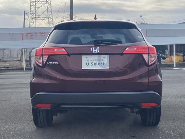 ヴェゼル Ｓ　社外ナビゲーション　地デジ　フルオートエアコン　ＬＥＤヘッドライト　運転席助手席シートヒーター　１７インチアルミホイール　記録簿　衝突被害軽減ブレーキ　ＵＳＢ　サイドエアバック　リヤカメラ　横滑り防止（3枚目）