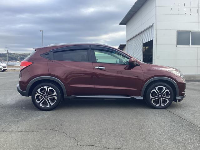 ヴェゼル Ｓ　社外ナビゲーション　地デジ　フルオートエアコン　ＬＥＤヘッドライト　運転席助手席シートヒーター　１７インチアルミホイール　記録簿　衝突被害軽減ブレーキ　ＵＳＢ　サイドエアバック　リヤカメラ　横滑り防止（4枚目）