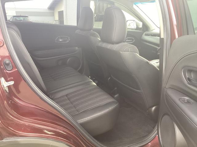 ヴェゼル Ｓ　社外ナビゲーション　地デジ　フルオートエアコン　ＬＥＤヘッドライト　運転席助手席シートヒーター　１７インチアルミホイール　記録簿　衝突被害軽減ブレーキ　ＵＳＢ　サイドエアバック　リヤカメラ　横滑り防止（17枚目）