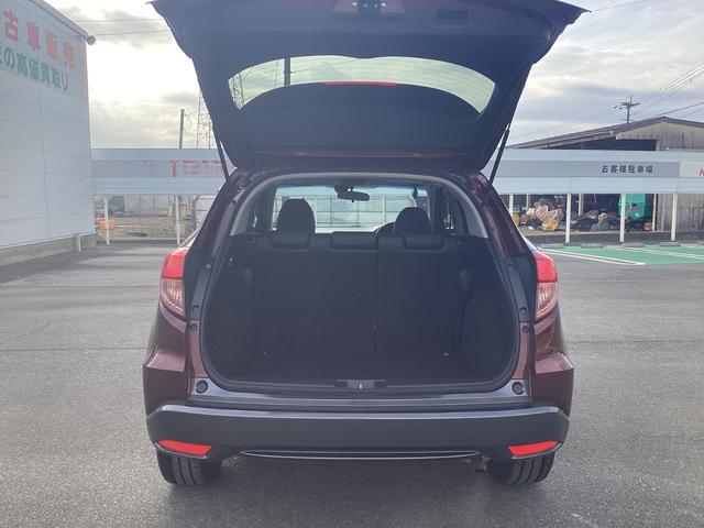 ヴェゼル Ｓ　社外ナビゲーション　地デジ　フルオートエアコン　ＬＥＤヘッドライト　運転席助手席シートヒーター　１７インチアルミホイール　記録簿　衝突被害軽減ブレーキ　ＵＳＢ　サイドエアバック　リヤカメラ　横滑り防止（19枚目）