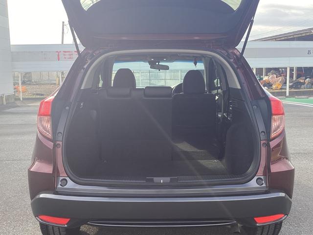 ヴェゼル Ｓ　社外ナビゲーション　地デジ　フルオートエアコン　ＬＥＤヘッドライト　運転席助手席シートヒーター　１７インチアルミホイール　記録簿　衝突被害軽減ブレーキ　ＵＳＢ　サイドエアバック　リヤカメラ　横滑り防止（20枚目）