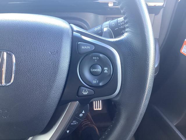 �X�e�A�����O�ɂ́A�֗��ȃX�e�A�����O�X�C�b�`��A��葬�x�ɑ��s�𐧌�ł���N���[�Y�R���g���[���X�C�b�`�𑕔��I