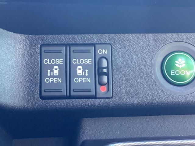 �����d���X���C�h�h�A�����I�^�]�Ȃ���ł��{�^����ŊJ�\�ł���