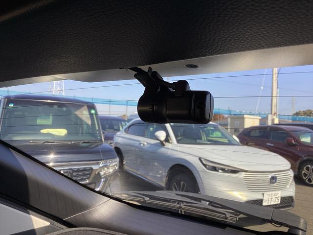 ヴェゼル ｅ：ＨＥＶＺ　ワンオーナー・ナビ・前後ドラレコ・リヤカメラ・ＥＴＣ２．０・ＬＥＤヘッドライト・衝突軽減ブレーキ・クルーズコントロール・スマートキー・オートエアコン・シートヒーター　地上デジタル　ＵＳＢ入力　シートＨ（12枚目）