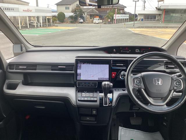 ステップワゴンスパーダ スパーダホンダセンシング　ナビゲーション　地デジ　リア席モニター　ＥＴＣ　両側パワースライドドア　２列目ベンチシート　フロントフルオートエアコン　リアマニュアルエアコン　１６インチアルミホイール　アクティブクルーズ　ＵＳＢ入力（10枚目）