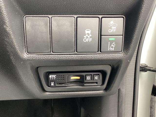 ステップワゴンスパーダ スパーダホンダセンシング　ナビゲーション　地デジ　リア席モニター　ＥＴＣ　両側パワースライドドア　２列目ベンチシート　フロントフルオートエアコン　リアマニュアルエアコン　１６インチアルミホイール　アクティブクルーズ　ＵＳＢ入力（16枚目）