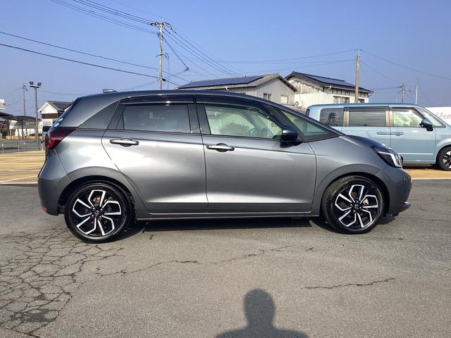 フィット ホーム　ナビゲーション　地デジ　ドラレコ前後　ＬＥＤヘッドライト　１６インチアルミホイール　電子パーキング　衝突軽減Ｂ　前後ソナー　横滑り防止装置　ＤＶＤ再生可　記録簿　アイドリングストップ　ＵＳＢ　キーレス（4枚目）