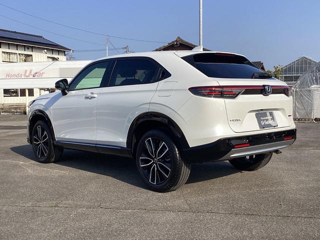 ヴェゼル ｅ：ＨＥＶＺ　ＨＯＮＤＡＣＯＮＮＥＣＴディスプレ－＋ＥＴＣ２．０＋ワイヤレス充電器　地デジ　運転席助手席シートヒーター　後退出庫サポート　ブラインドスポットインフォメーション　アダプティブドライビングビーム　イモビ（9枚目）