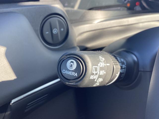 ヴェゼル ｅ：ＨＥＶＺ　ＨＯＮＤＡＣＯＮＮＥＣＴディスプレ－＋ＥＴＣ２．０＋ワイヤレス充電器　地デジ　運転席助手席シートヒーター　後退出庫サポート　ブラインドスポットインフォメーション　アダプティブドライビングビーム　イモビ（15枚目）
