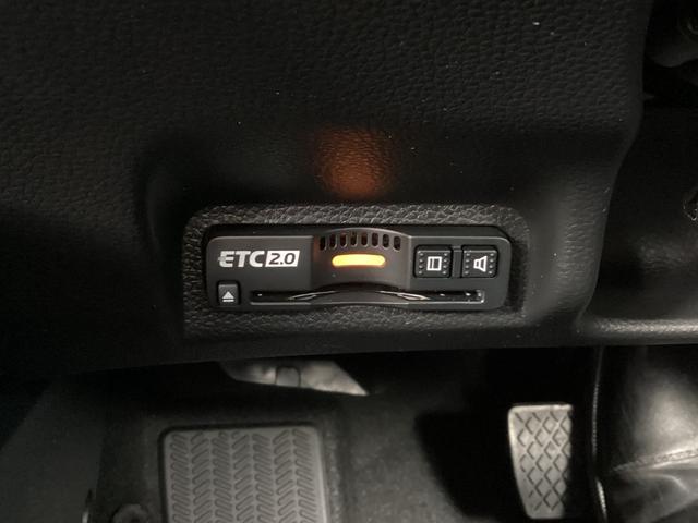 ヴェゼル ｅ：ＨＥＶＺ　ＨＯＮＤＡＣＯＮＮＥＣＴディスプレ－＋ＥＴＣ２．０＋ワイヤレス充電器　地デジ　運転席助手席シートヒーター　後退出庫サポート　ブラインドスポットインフォメーション　アダプティブドライビングビーム　イモビ（16枚目）