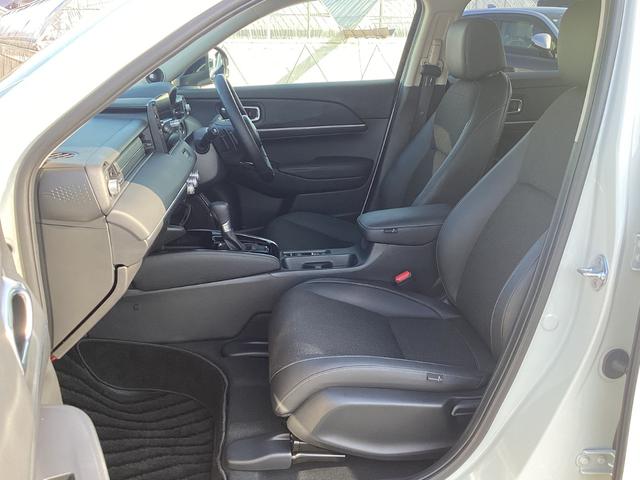 ヴェゼル ｅ：ＨＥＶＺ　ＨＯＮＤＡＣＯＮＮＥＣＴディスプレ－＋ＥＴＣ２．０＋ワイヤレス充電器　地デジ　運転席助手席シートヒーター　後退出庫サポート　ブラインドスポットインフォメーション　アダプティブドライビングビーム　イモビ（18枚目）