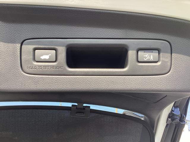 ヴェゼル ｅ：ＨＥＶＺ　ＨＯＮＤＡＣＯＮＮＥＣＴディスプレ－＋ＥＴＣ２．０＋ワイヤレス充電器　地デジ　運転席助手席シートヒーター　後退出庫サポート　ブラインドスポットインフォメーション　アダプティブドライビングビーム　イモビ（22枚目）