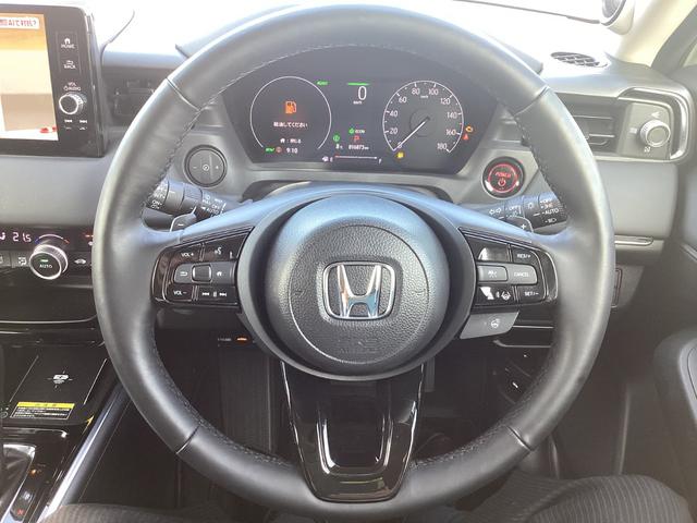 ヴェゼル ｅ：ＨＥＶＺ　ＨＯＮＤＡＣＯＮＮＥＣＴディスプレ－＋ＥＴＣ２．０＋ワイヤレス充電器　地デジ　運転席助手席シートヒーター　後退出庫サポート　ブラインドスポットインフォメーション　アダプティブドライビングビーム　イモビ（26枚目）