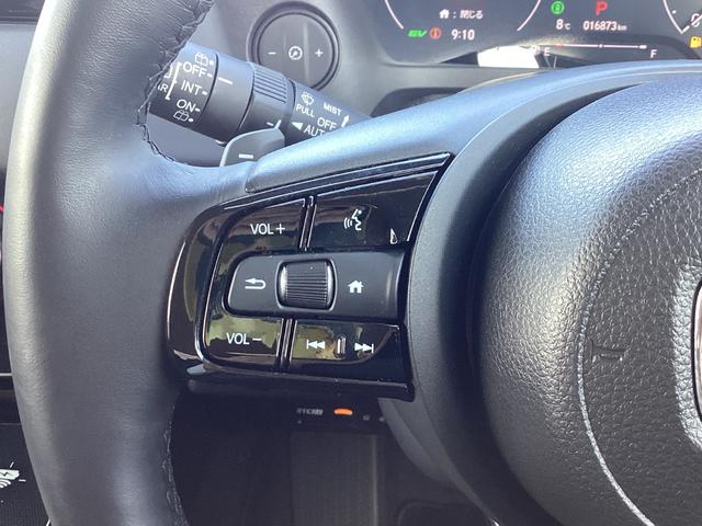 ヴェゼル ｅ：ＨＥＶＺ　ＨＯＮＤＡＣＯＮＮＥＣＴディスプレ－＋ＥＴＣ２．０＋ワイヤレス充電器　地デジ　運転席助手席シートヒーター　後退出庫サポート　ブラインドスポットインフォメーション　アダプティブドライビングビーム　イモビ（28枚目）