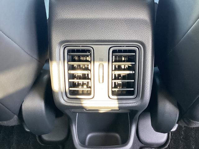 ヴェゼル ｅ：ＨＥＶＺ　ＨＯＮＤＡＣＯＮＮＥＣＴディスプレ－＋ＥＴＣ２．０＋ワイヤレス充電器　地デジ　運転席助手席シートヒーター　後退出庫サポート　ブラインドスポットインフォメーション　アダプティブドライビングビーム　イモビ（30枚目）