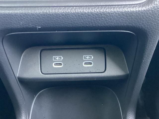 ヴェゼル ｅ：ＨＥＶＺ　ＨＯＮＤＡＣＯＮＮＥＣＴディスプレ－＋ＥＴＣ２．０＋ワイヤレス充電器　地デジ　運転席助手席シートヒーター　後退出庫サポート　ブラインドスポットインフォメーション　アダプティブドライビングビーム　イモビ（36枚目）