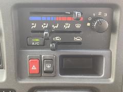 もちろんエアコン装備！いつでも快適です。 6