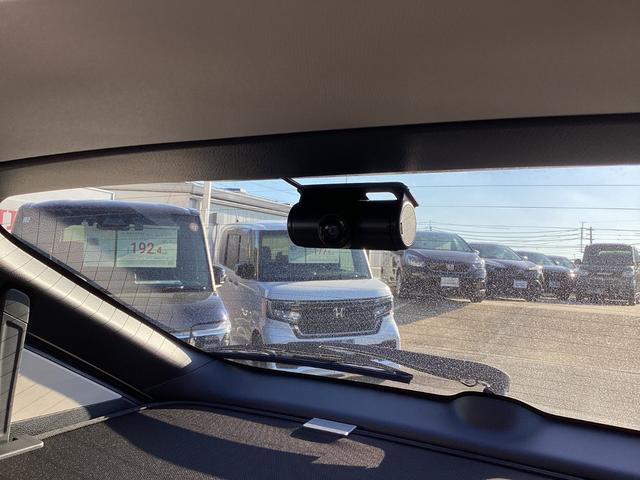 ヴェゼル e:HEVZ 当社デモカー・コネクトナビ・マルチビューカメラ・前後ドラレコ・ワイヤレス充電・プレミアムオーディオ・パワーテールゲート・ETC2.0・ブラインドスポットインフォメーション・LEDヘッドライト(16枚目)