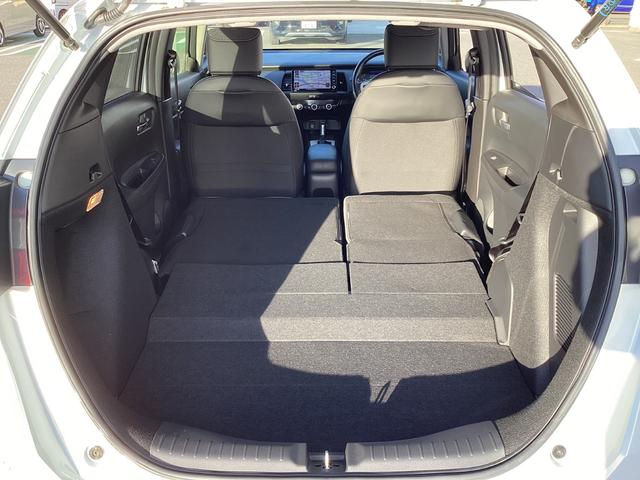 フィット e:HEVホーム ワンオーナー・LEDヘッドライト・ナビ・リヤカメラ・ETC・衝突軽減ブレーキ・クルーズコントロール・スマートキー・オートエアコン 前後誤発進抑制機能 クリソナ 助手席エアバッグ 運転席エアバッグ 禁煙(22枚目)